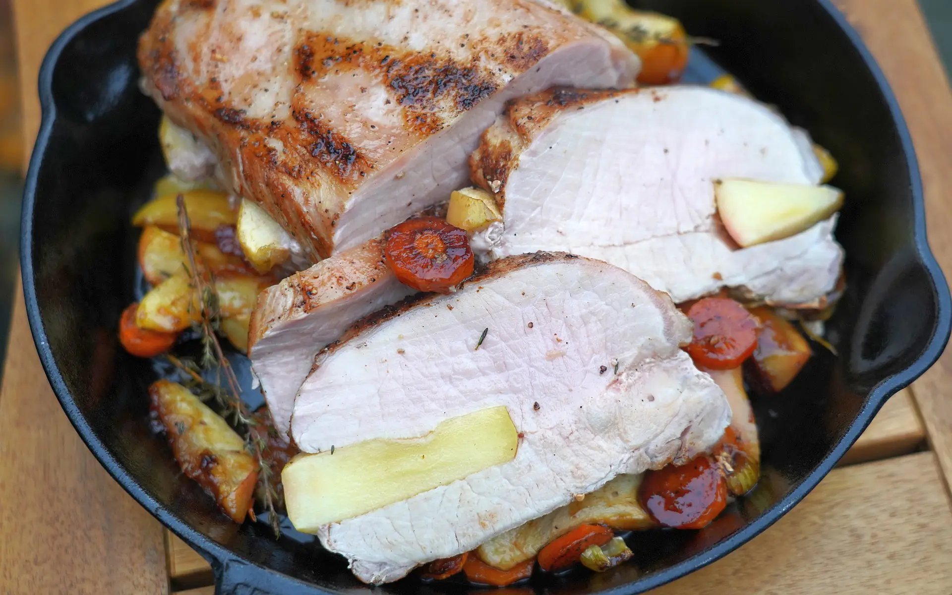 Apfel-Honig-Schweinebraten mit Apfelspalten, Sellerie und Karotten teriyaki-karotten-Apfel Honig Braten-Teriyaki-Karotten &#8211; Rezept für geröstete Karotten mit Teriyaki-Glasur