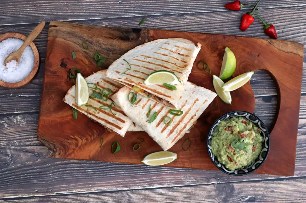Pulled Pork Quesadillas 8 Pulled Pork Quesadillas mit Guacamole