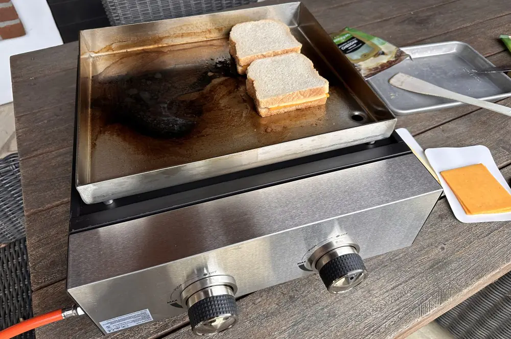 Grilled Cheese Sandwich - Das Käse-Sandwich mit nur 3 Zutaten 3 Grilled Cheese Sandwich auf der Meateor Plancha