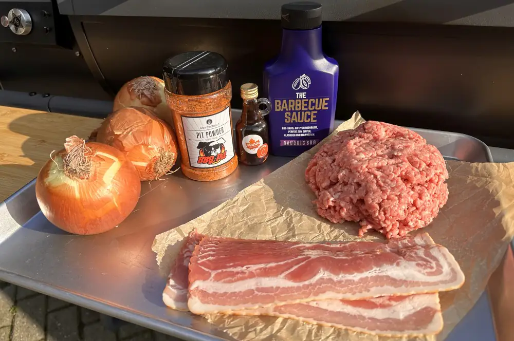 Gefüllte Zwiebelringe mit Hackfleisch und Bacon 1 Alle Zutaten für gefüllte Zwiebelringe auf einen Blick