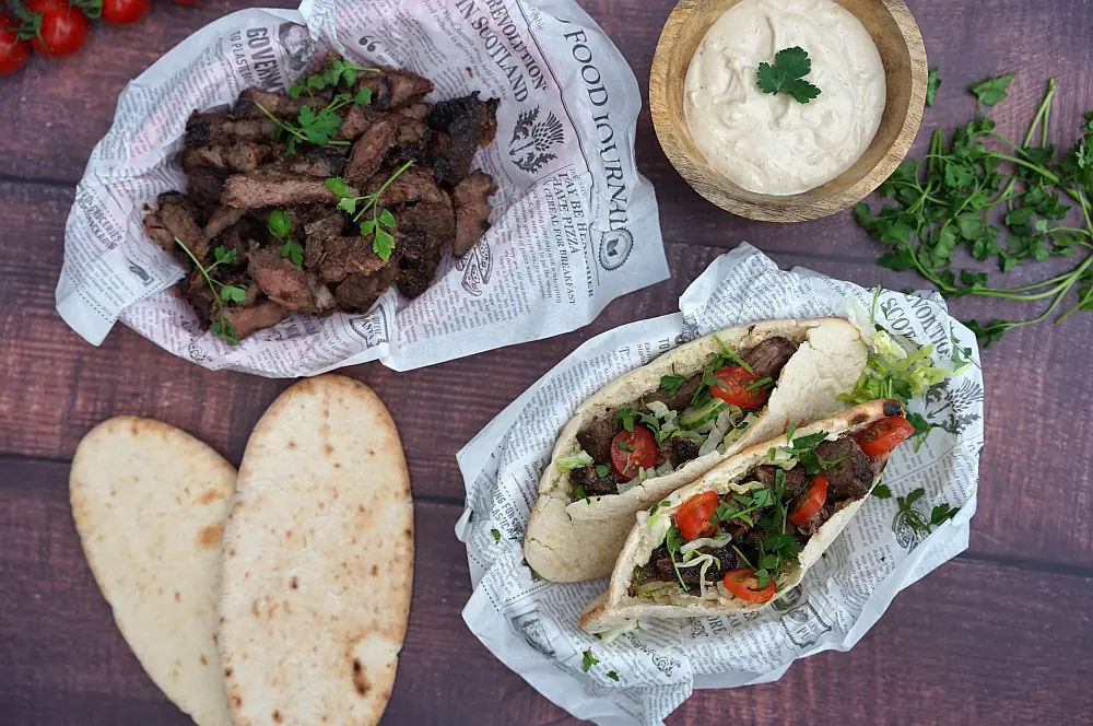 Shawarma - Rezept für den orientalischen Fleischspieß 6 Das Shawarma wird im Fladenbrot serviert