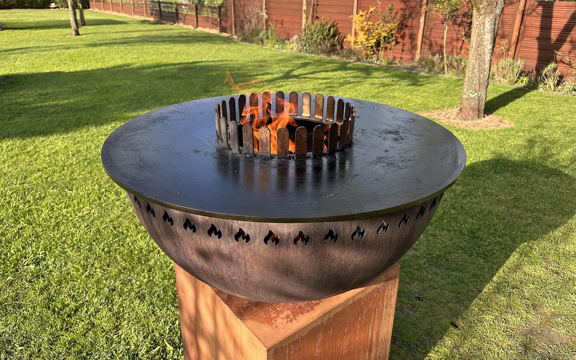 Grillrost.com Feuerplattengrill im BBQPit-Test | BBQPit.de schwenkgrill-Grillrostcom Feuerplattengrill Test-Schwenkgrill / Grillgalgen von Grillrost.com im Test
