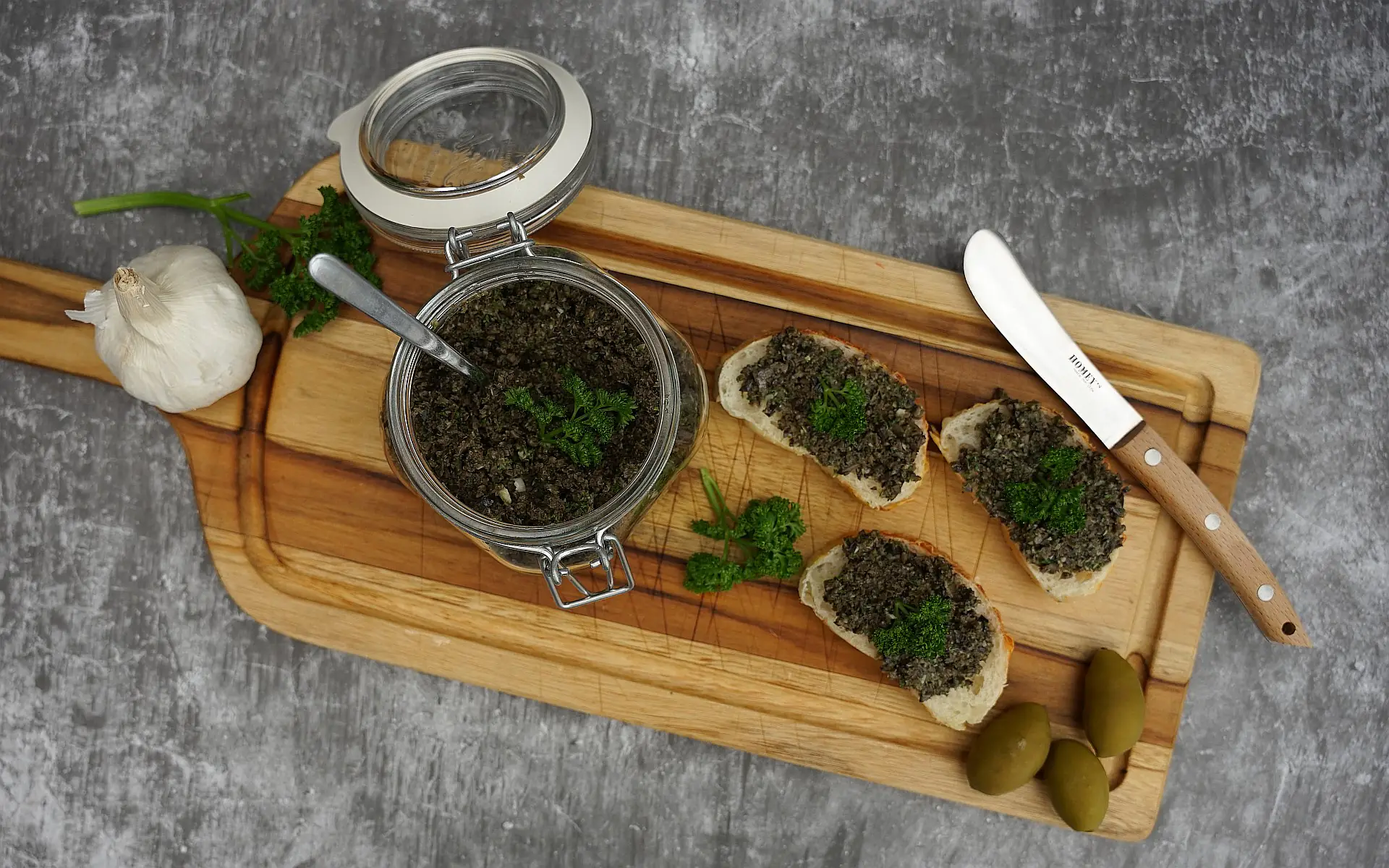 Oliventapenade einfach und schnell selber machen | BBQPit.de