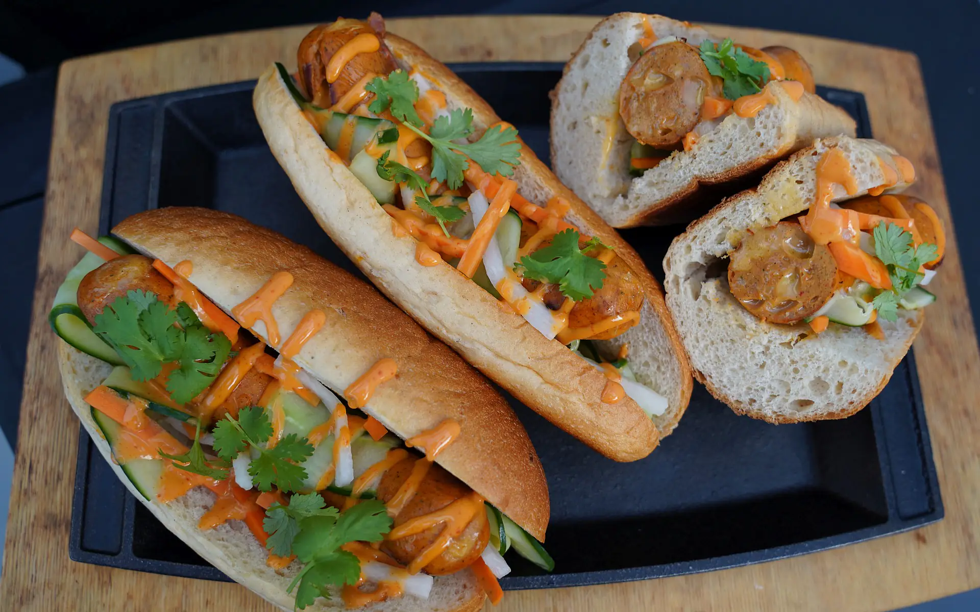 BBQMagazin Grillblog | BBQ Pit.de sloppy joe hot dog-Banh Mi Hot Dog-Sloppy Joe Hot Dog mit Hackfleisch- und Käsesauce