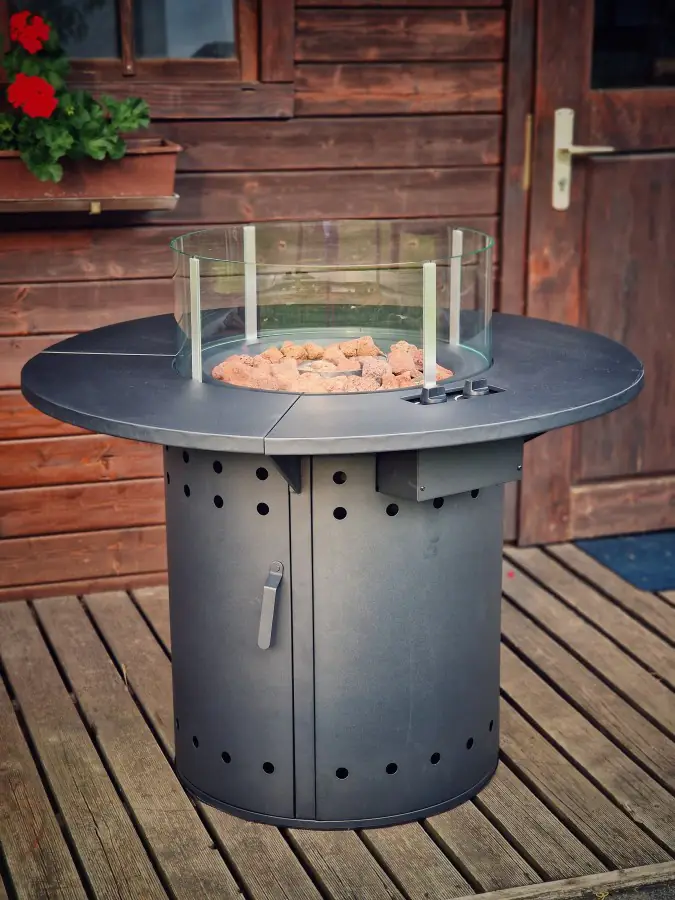 Der Meateor Ambiente Feuertisch Gas ist fertig aufgebaut