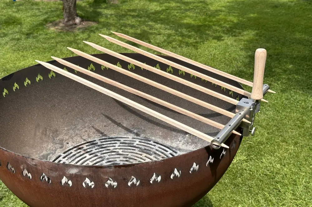 Asado-Zubehör von Grillrost.com 9 Asado-Halter mit Holzspießen