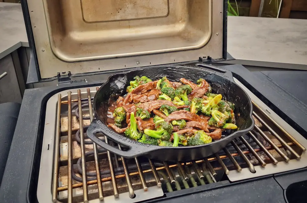 Beef and Broccoli 7 Zum Schluss wird der Brokkoli untergehoben