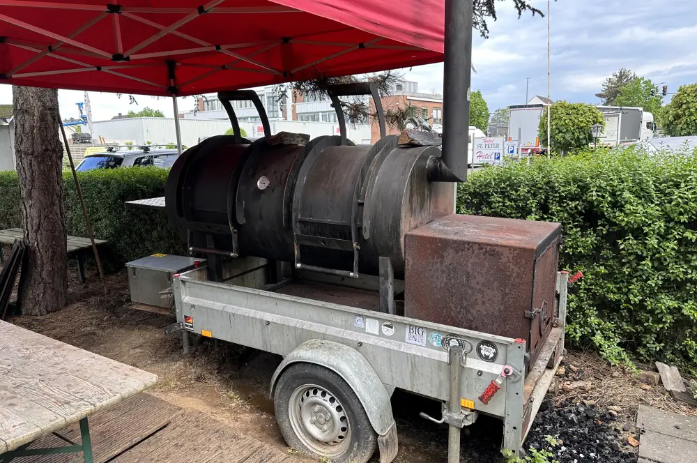 Big Hug Barbecue in Dormagen im BBQPit-Test 2 Der Smoker ist das Herzstück von Big Hug Barbecue