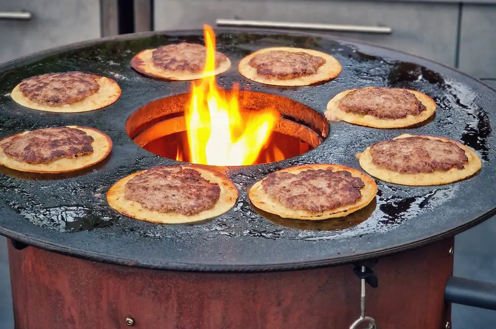 Big Mac Tacos 4 Die Big Mac Tacos werden auf der BBQ-Disk gegrillt