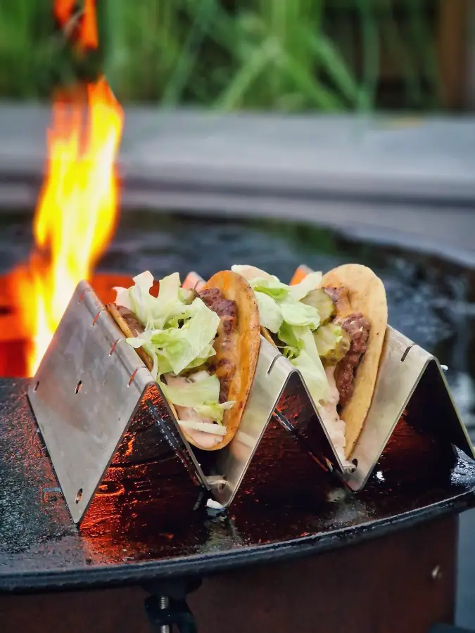 Big Mac Tacos 5 Big Mac Tacos vom Moesta-BBQ Bandit Fireplace