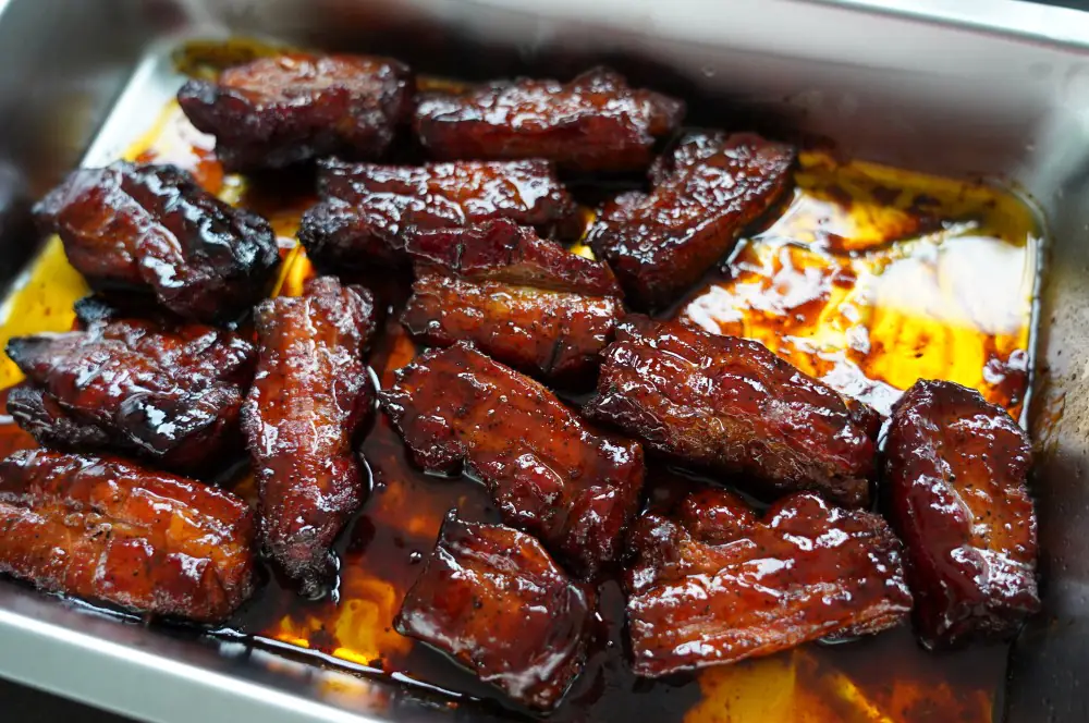 Pork Belly Burnt End Jalapeño Poppers 6 Die Pork Belly Burnt Ends sind fertig