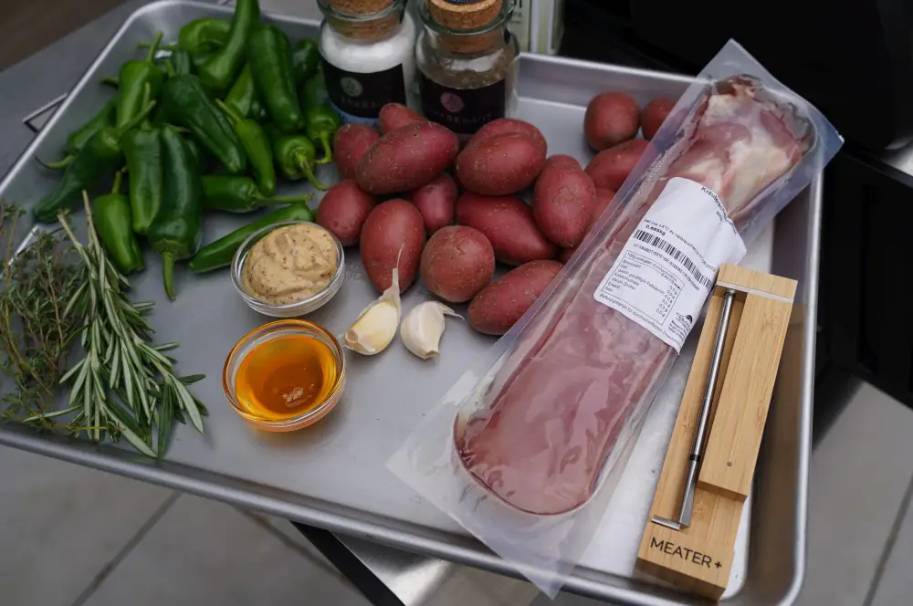 Honig-Senf-Schweinefilet mit Röstkartoffeln und Bratpaprika 1 Alle Zutaten für das Honig-Senf-Schweinefilet auf einen Blick