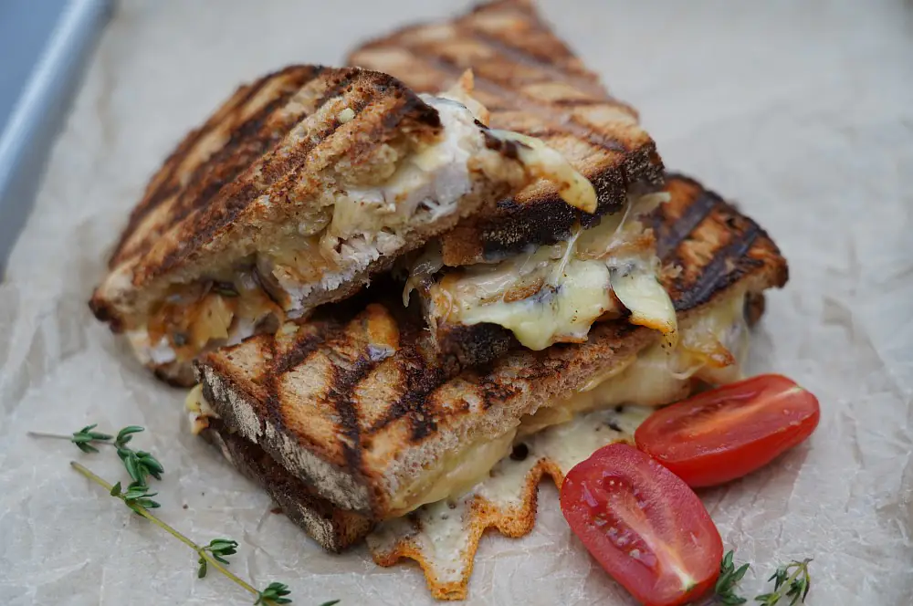 Gegrilltes Putensandwich mit Thymian-Zwiebeln und Cheddar 7 Gegrilltes Putensandwich mit Thymian-Zwiebeln und Cheddar