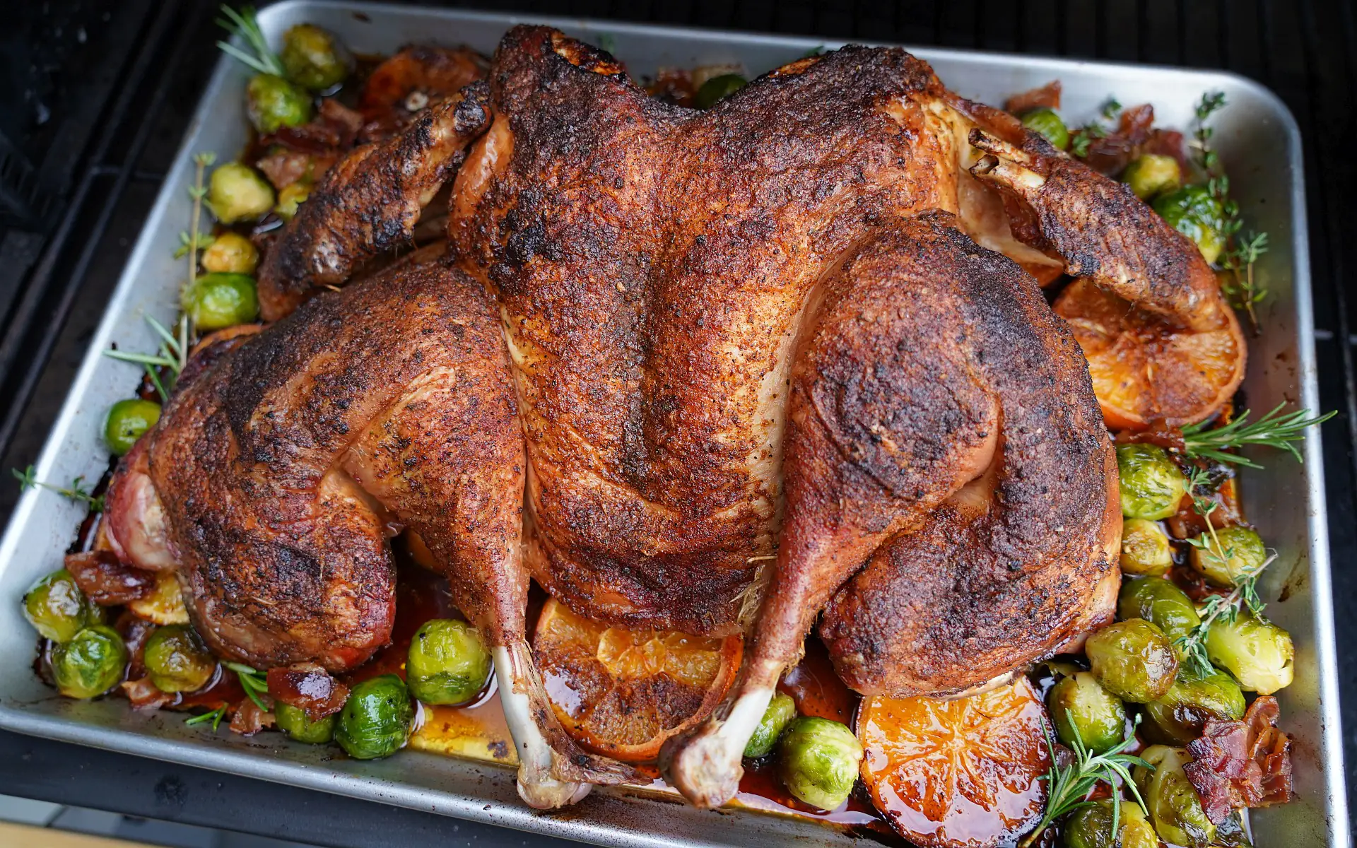 Weihnachtspute mit karamellisiertem Rosenkohl | BBQPit.de