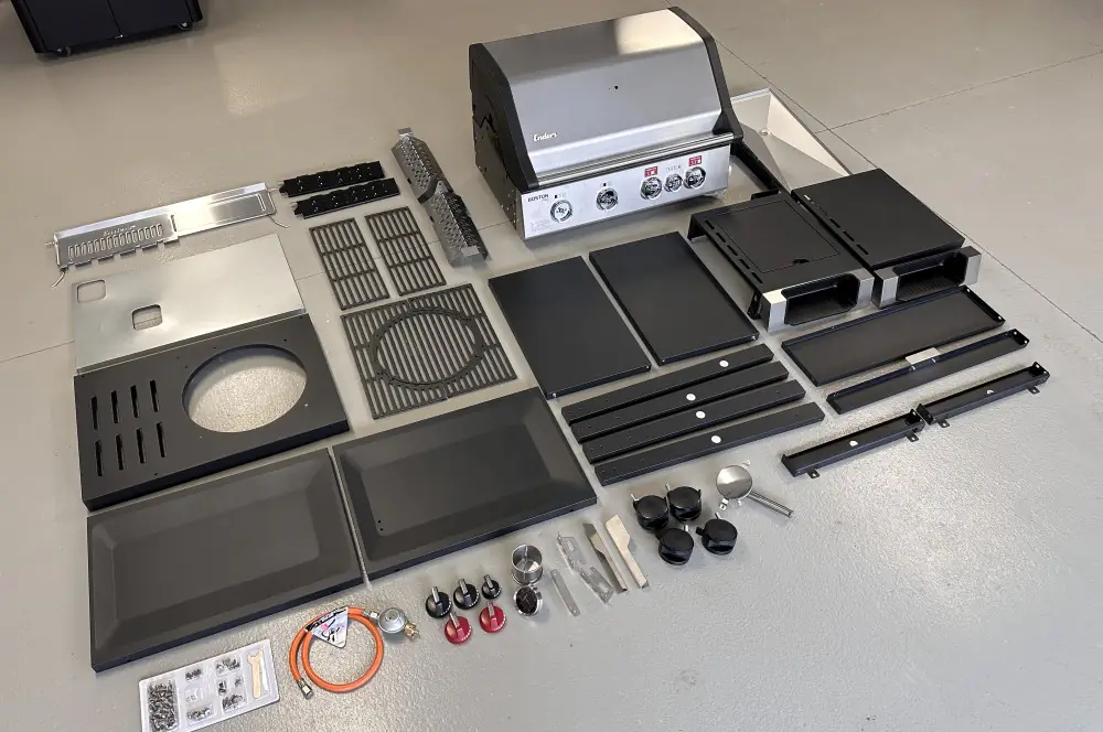 Enders Gasgrill Boston Pro 4 KR Turbo II - Der Aldi Grill 2024 im Test 2 Alle Einzelteile des Enders Gasgrill Boston Pro 4 KR Turbo II auf einen Blick
