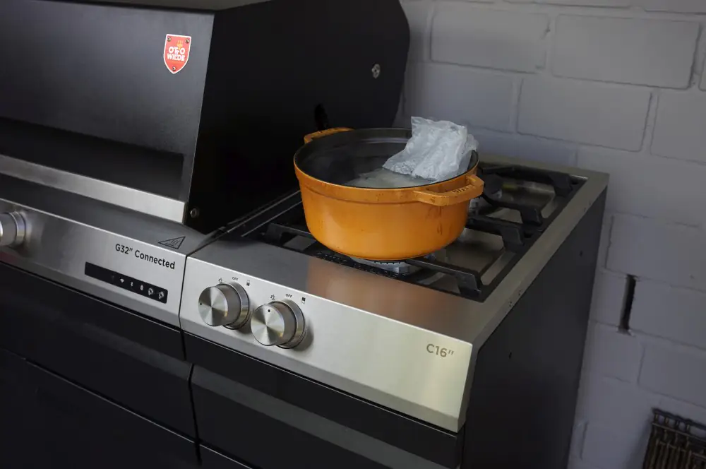 Mediterraner Hackfleischtopf mit Reis und Gemüse 2 Der Reis wird auf dem C16 Kochfeld vorgekocht
