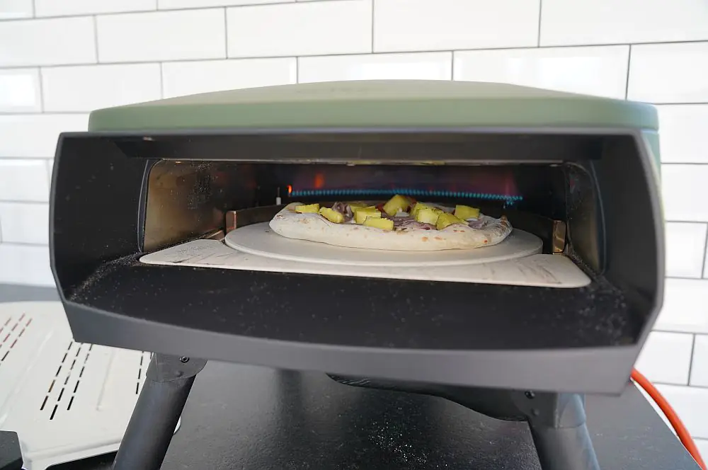 Pizza Hawaii mit Ananas und Schinken 4 Die Pizza braucht nur gut eine Minute im Witt Piccolo Pizzaofen