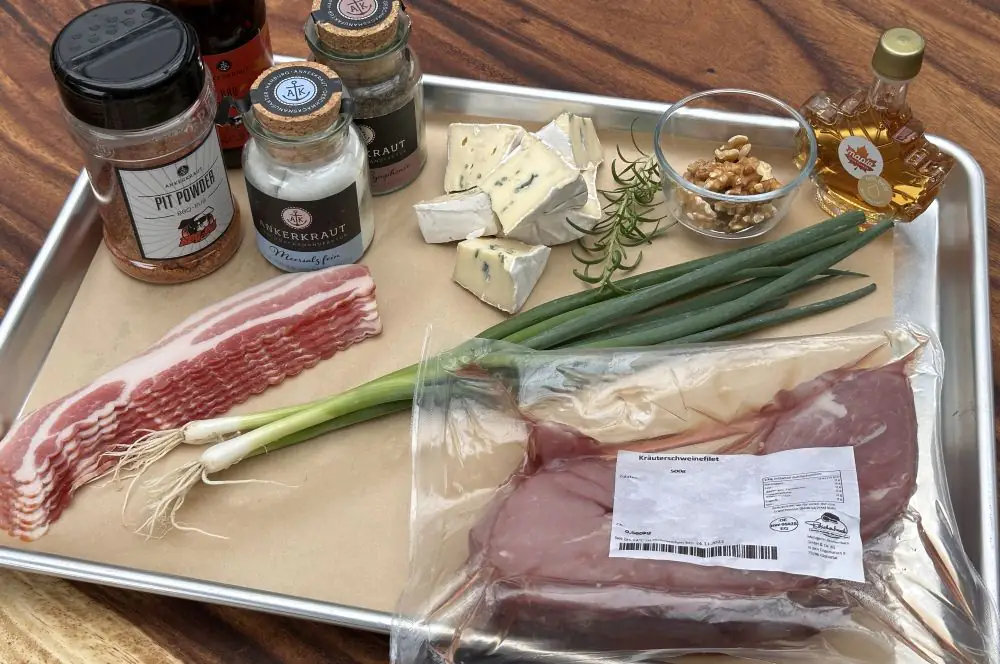 Alle Zutaten für das Schweinefilet mit Gorgonzola-Walnuss-Füllung auf einen Blick [object object]-Schweinefilet Gorgonzola Walnuss 01-Schweinefilet mit Gorgonzola-Walnuss-Füllung