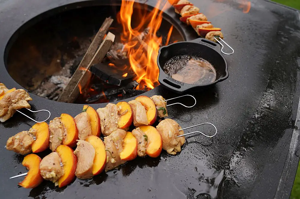 Die Balsamico-Reduktion wird hergestellt