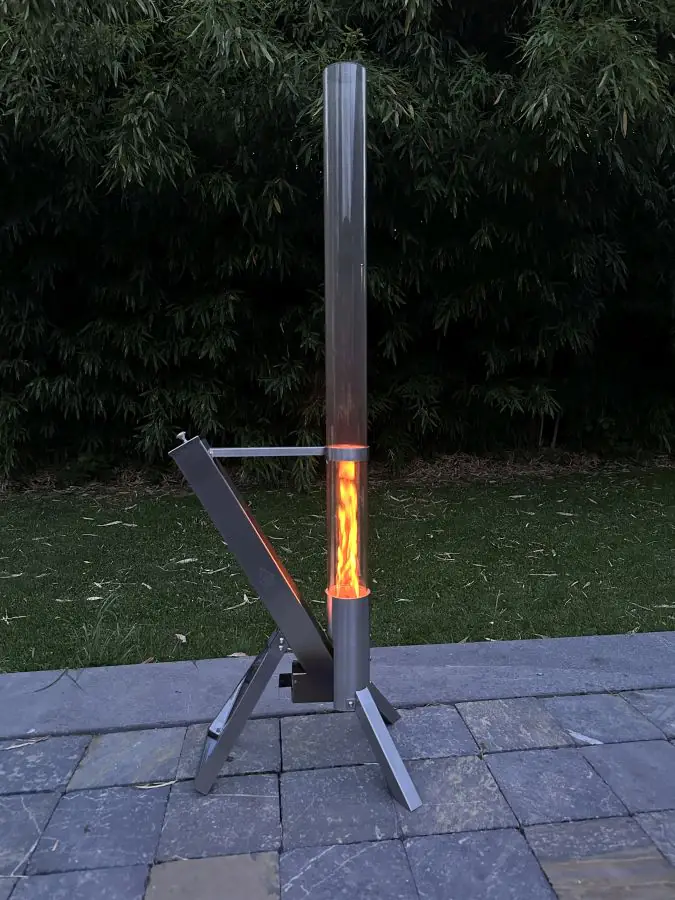 BELAVI Feuerrohr im Test - Die ALDI Pelletfackel ist wieder verfügbar 7 Gerade bei Dunkelheit sorgt das BELAVI Feuerrohr für ein tolles Ambiente