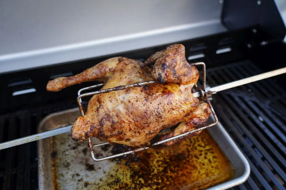 Orangen-Rosmarin-Hähnchen vom Drehspieß 3 Das Hähnchen wird etwa eine Stunde gegrillt