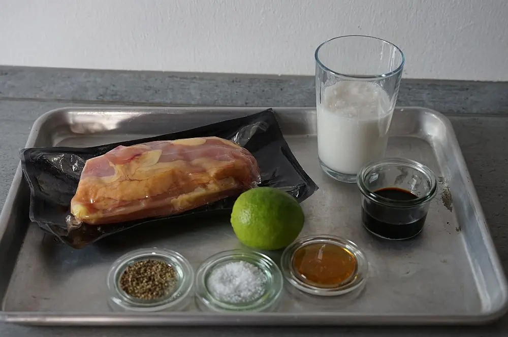Kokos-Limetten-Hähnchenspieße 1 Alle Zutaten für die Kokos-Limetten-Hähnchenspieße auf einen Blick