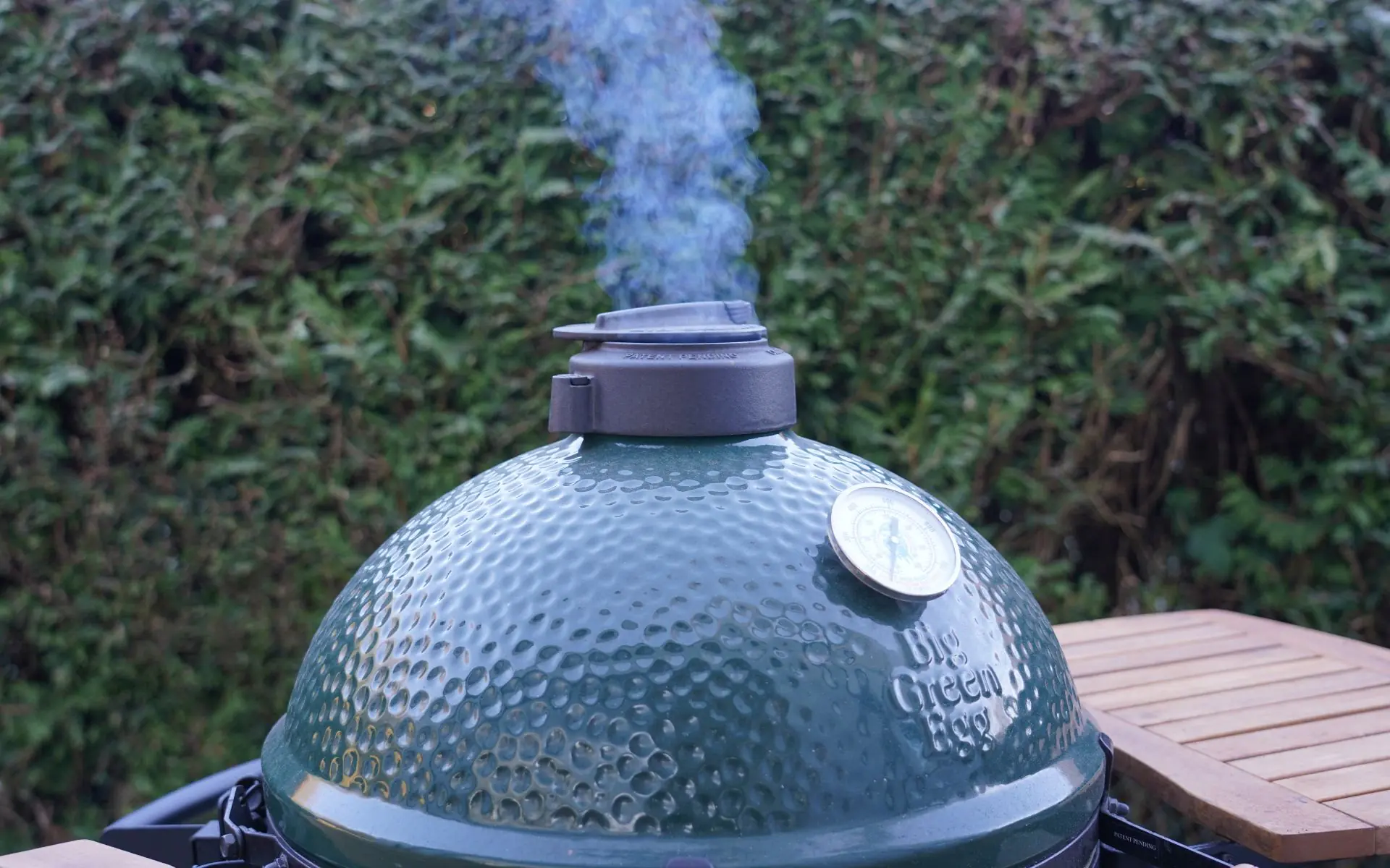 Räuchern im Big Green Egg: Tipps für perfekten Genuss