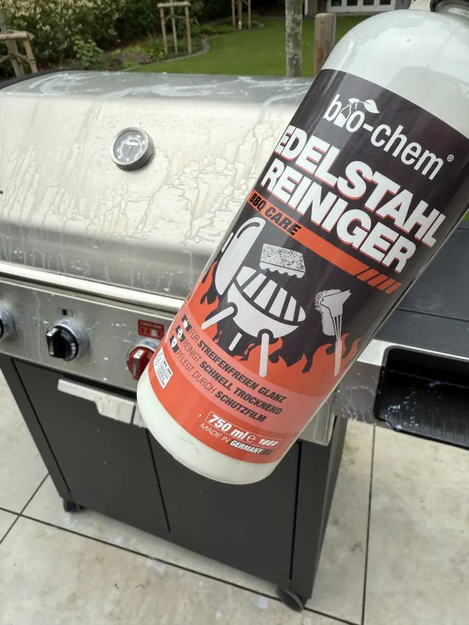 Bio-Chem Grillreiniger im BBQPit-Test 8 Final kommt der Edelstahlreiniger zum Einsatz