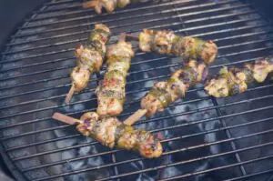 Dill Pickle Chicken Skewers Haehnchenspiesse Essiggurken 07