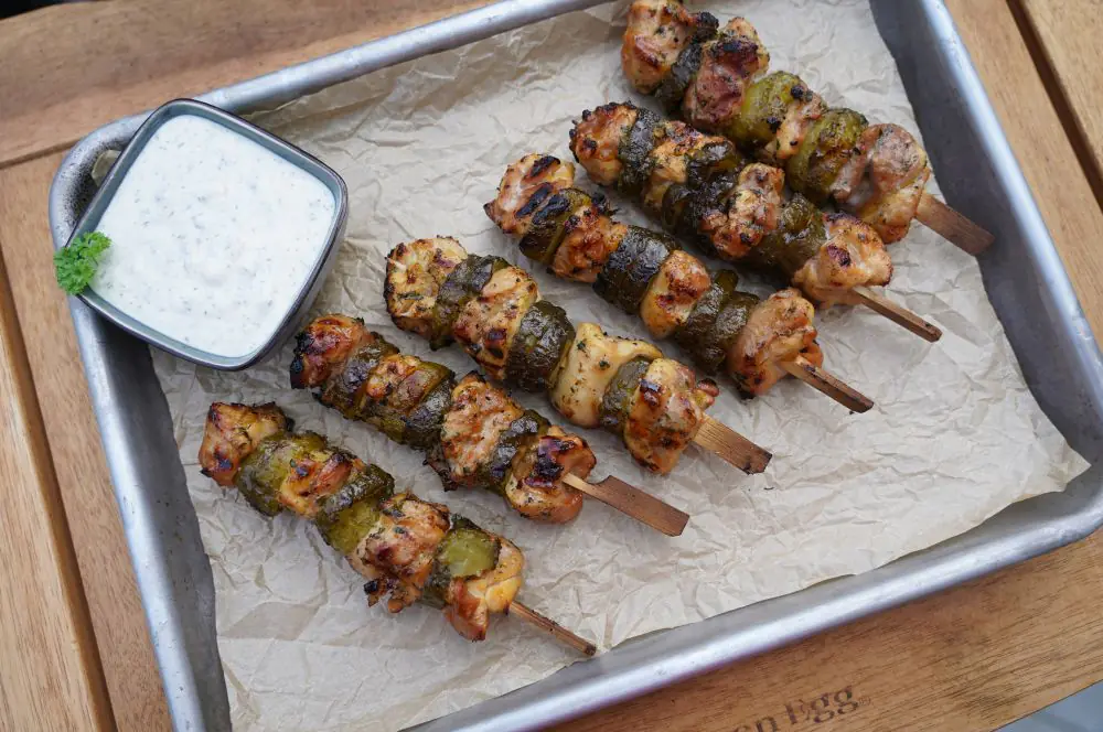 Dill Pickle Chicken Skewers mit Ranch-Dip