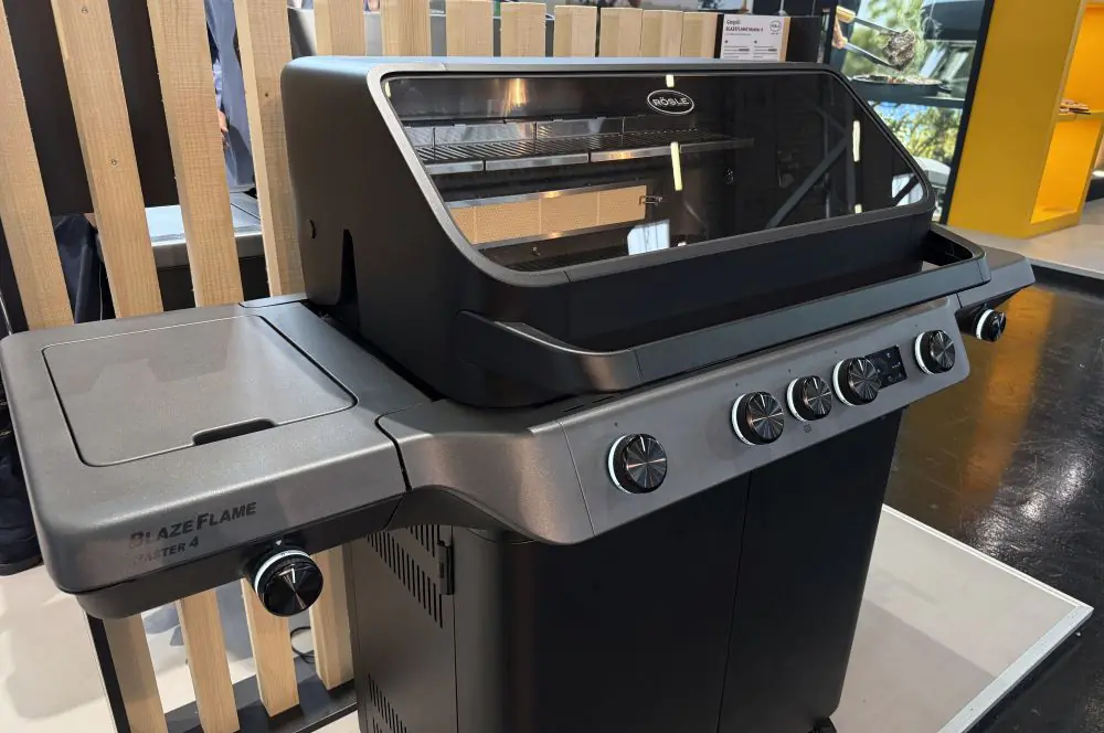 Grill-Neuheiten 2026 – Die heißesten Grilltrends der Spoga 19 Der Rösle Blazeflame Master 4 war ein echtes Spoga-Highlight