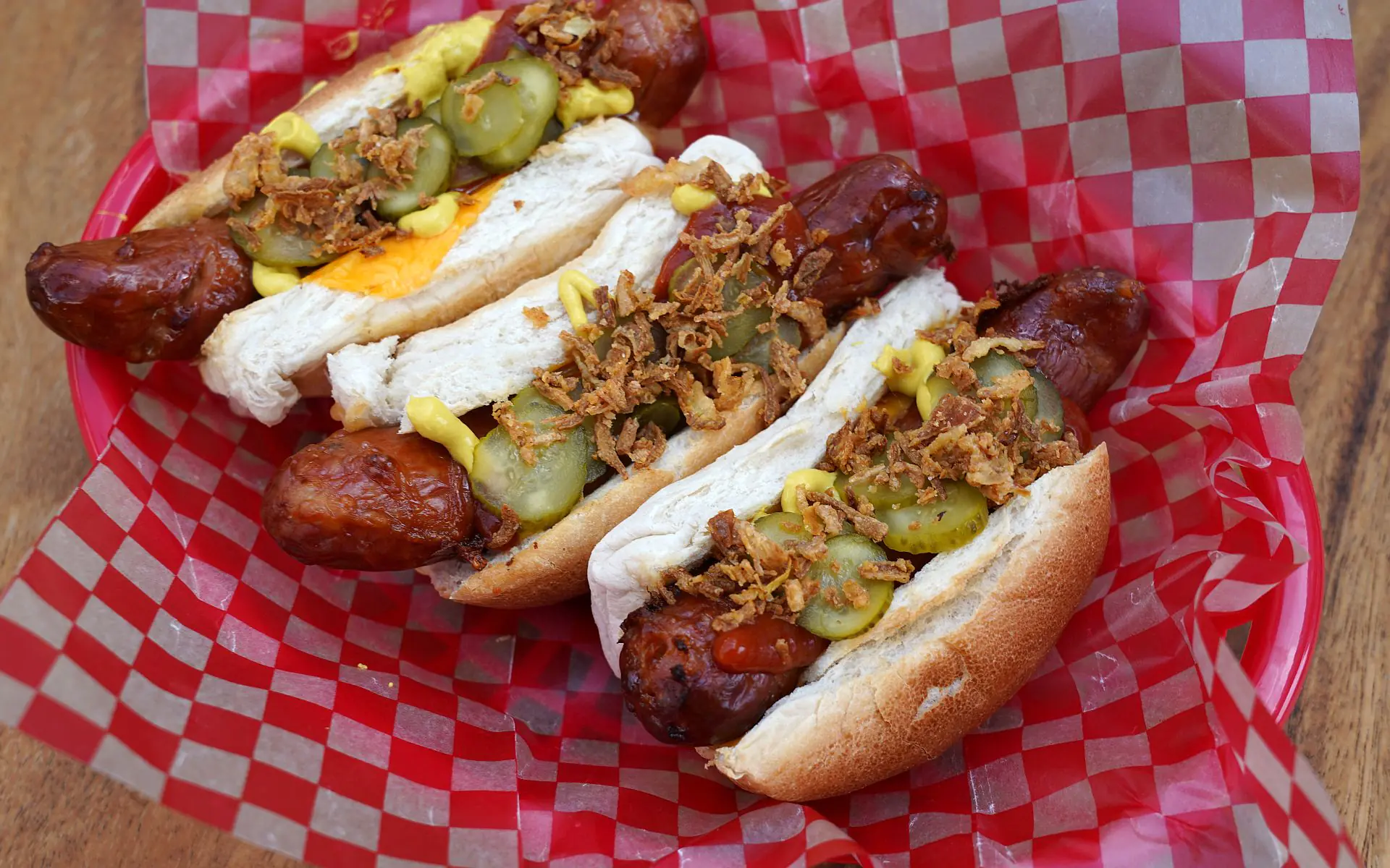 Hot Dogs aus dem Air Fryer 8 Hot Dogs aus der Heißluftfritteuse