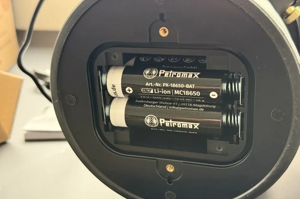 Petromax LM500 LED-Laterne im BBQPit-Test 3 Die Petromax LM500 wird mit Akkus betrieben