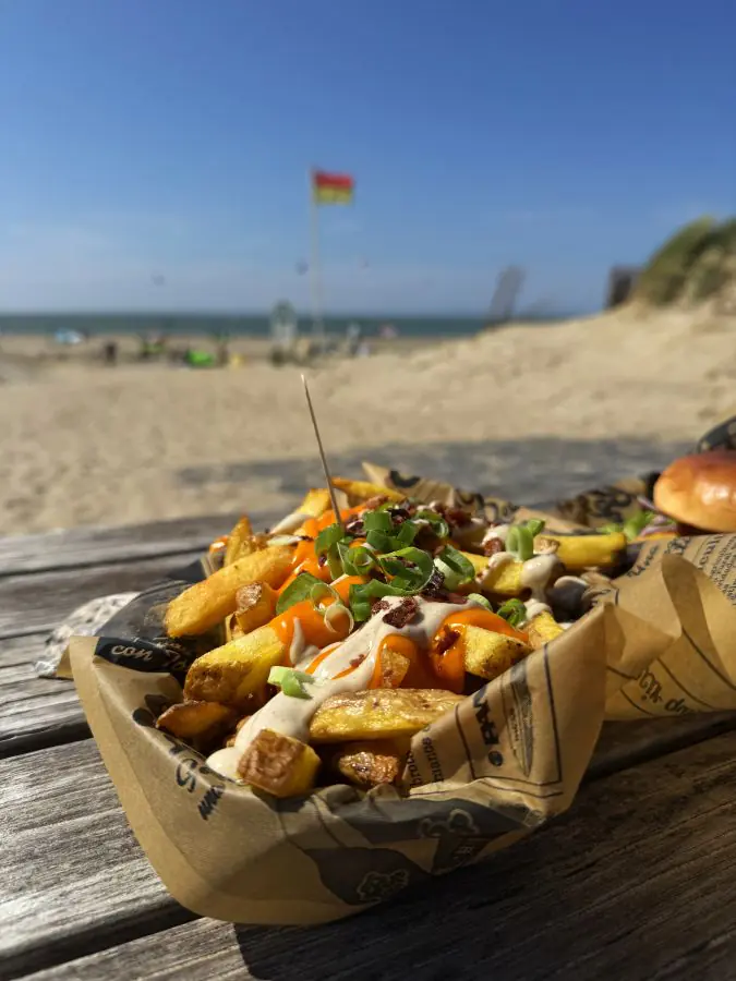 Rockburger Brouwersdam - Wie schmeckt der Burger am Strand von Rennesse? 3 Loaded Fries bei Rockburger Brouwersdam