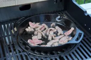 Steakstreifen mit karamellisierten Zwiebeln 04