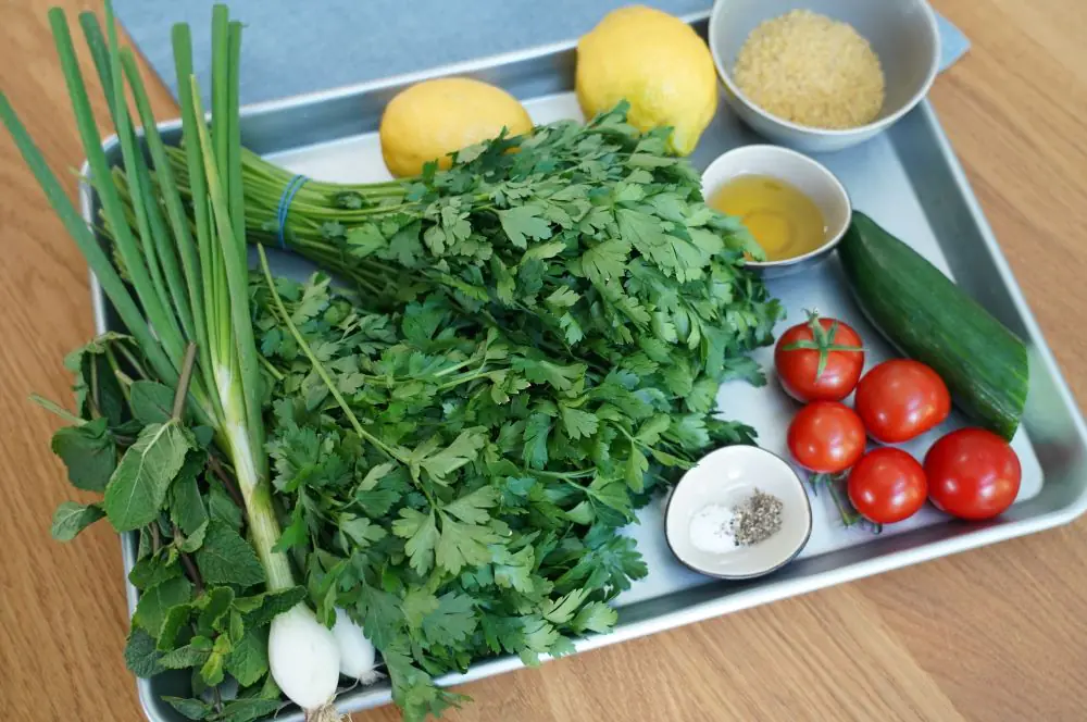 Tabouleh - Rezept für den arabischen Petersilien-Bulgur-Salat 2 Alle Zutaten für Tabouleh auf einen Blick