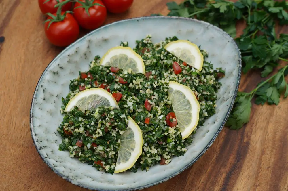 Tabouleh - Rezept für den arabischen Petersilien-Bulgur-Salat 1 Tabouleh ist ein orientalischer Kräutersalat