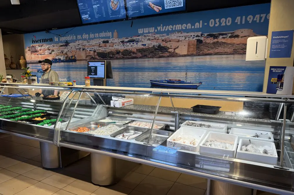 Theke mit frischem Fisch
