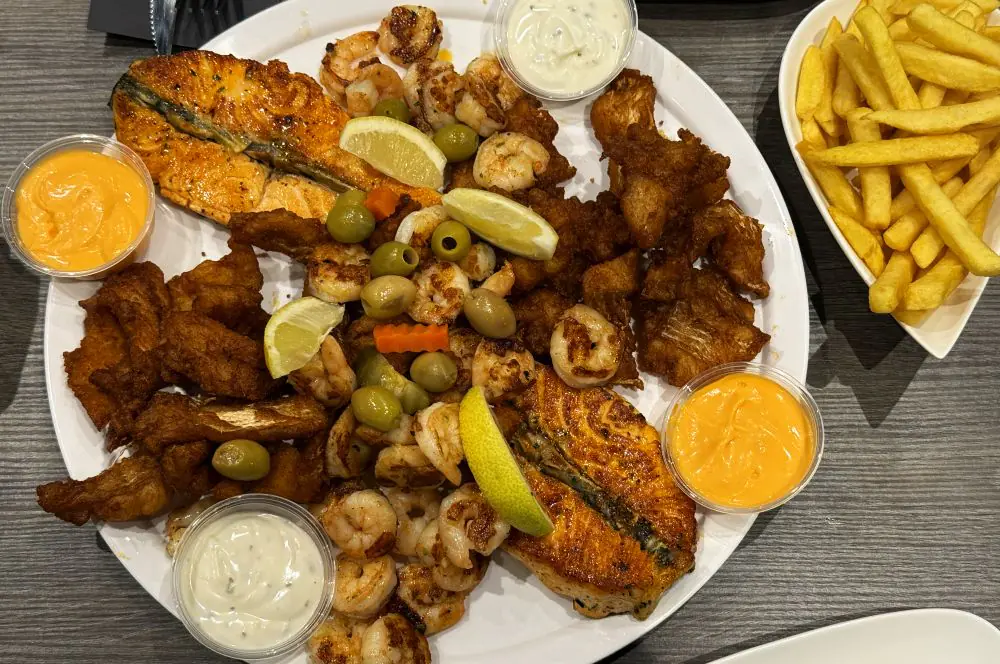 Fisch- und Seafoodplatte im Alboransea in Lelystad