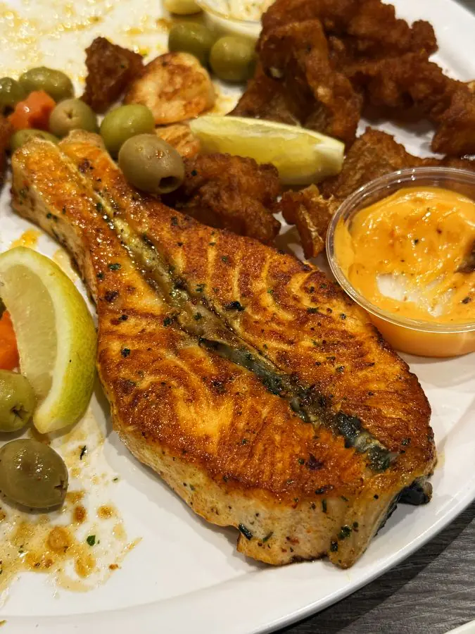 Perfekt zubereitetes Lachsfilet