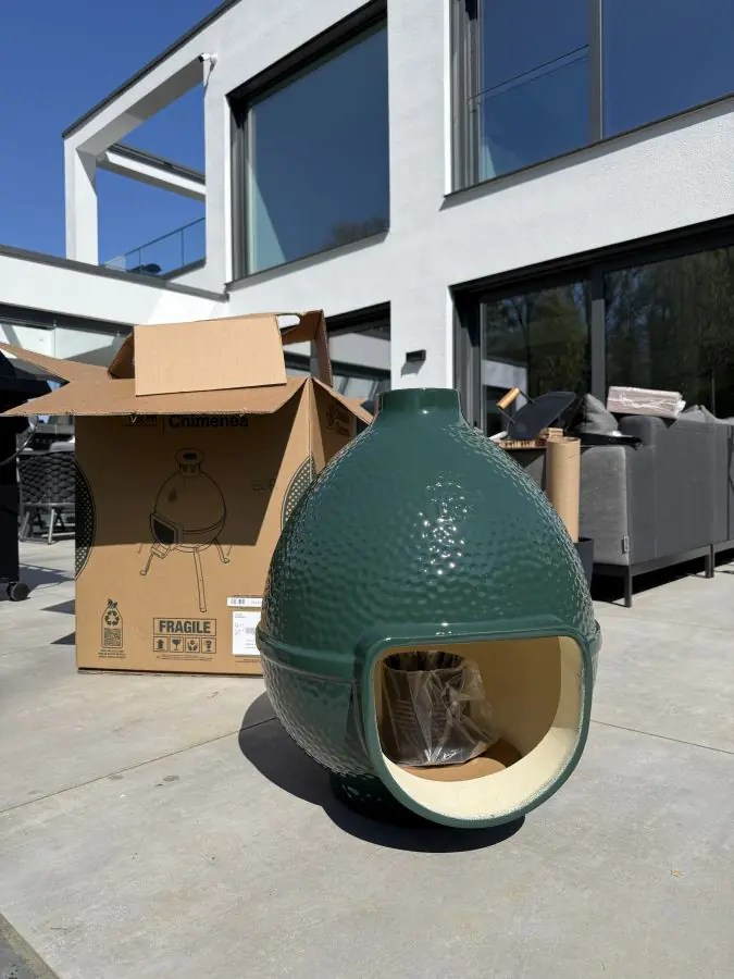 Big Green Egg Chiminea Terrassenofen im BBQPit-Test 4 Der Chiminea wird ausgepackt