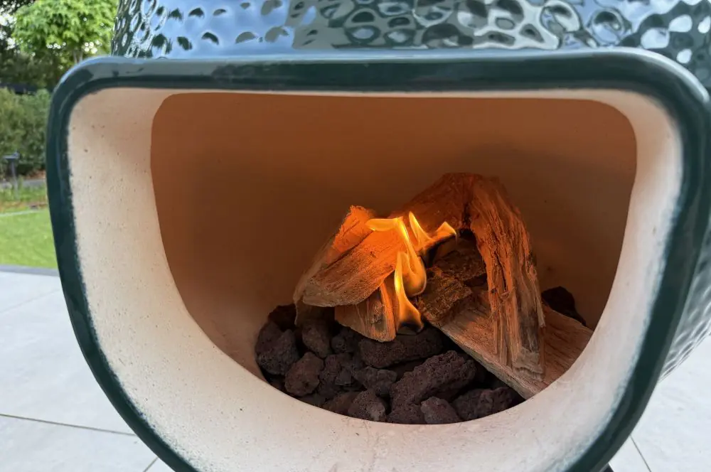 Big Green Egg Chiminea Terrassenofen im BBQPit-Test 6 Das erste Feuer im Big Green Egg Chiminea