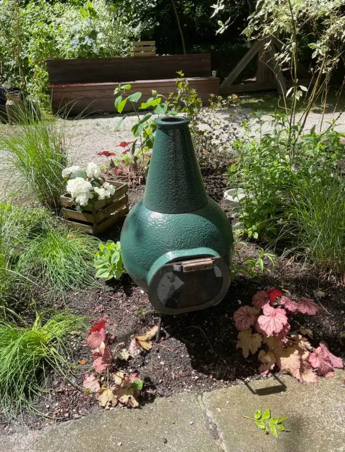 Big Green Egg Chiminea Terrassenofen im BBQPit-Test 1 Big Green Egg Chiminea aus dem Jahr 1999