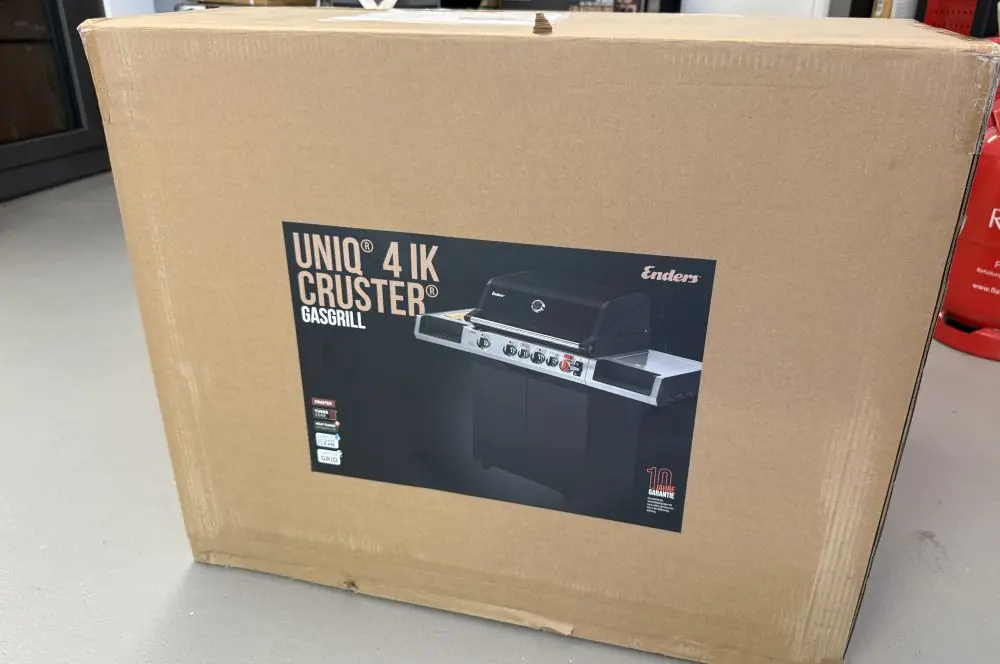 Der Enders UNIQ 4 IK CRUSTER Gasgrill wird geliefert