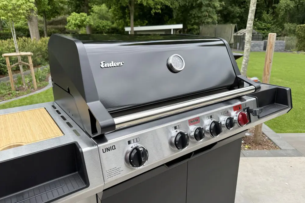 Der Enders UNIQ 4 IK CRUSTER Gasgrill überzeugt im BBQPit-Test