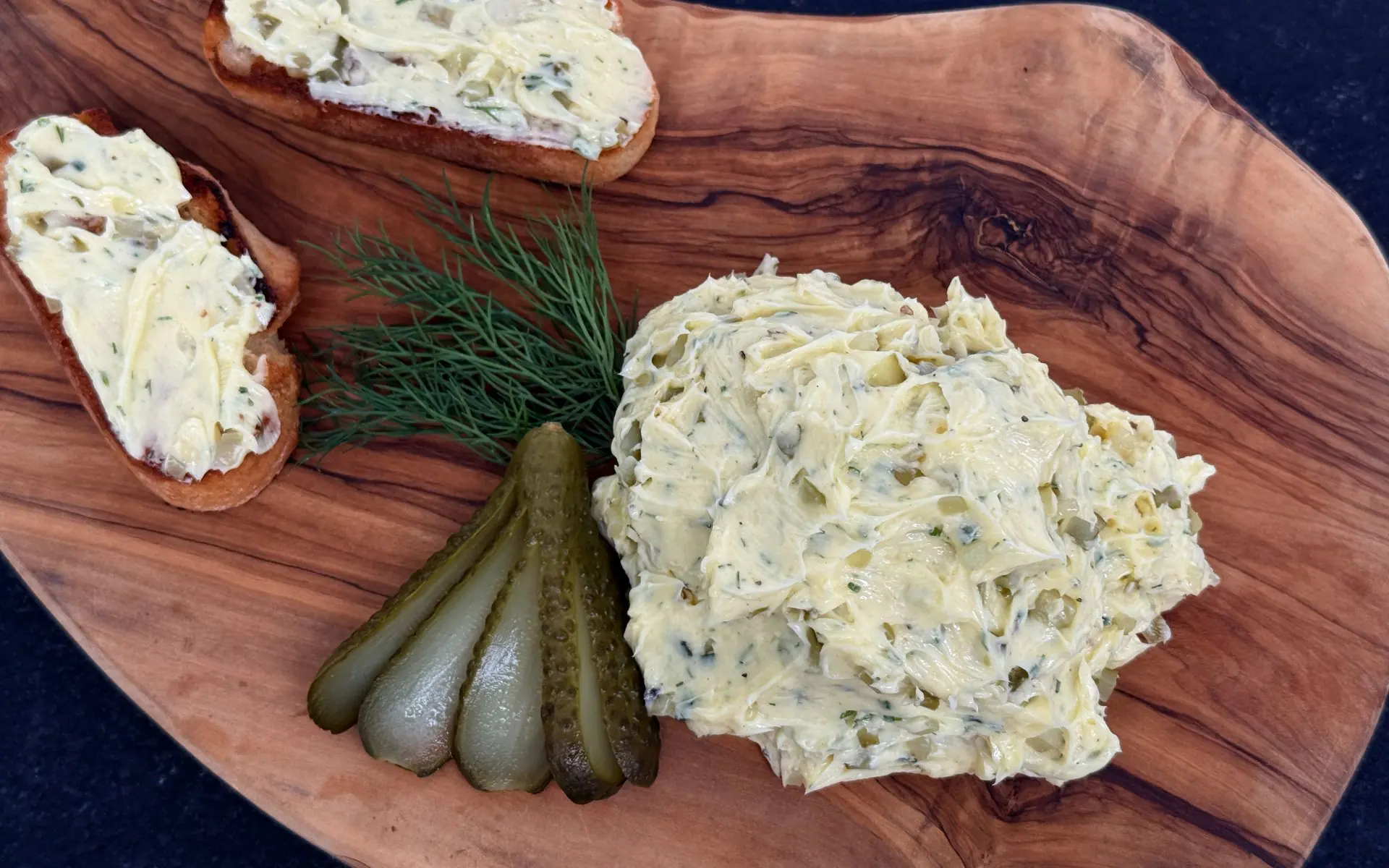 Gewürzgurkenbutter (Dill Pickle Butter)