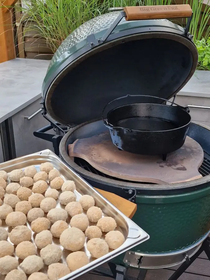 Frittiert wird im Big Green Egg XLarge Keramikgrill