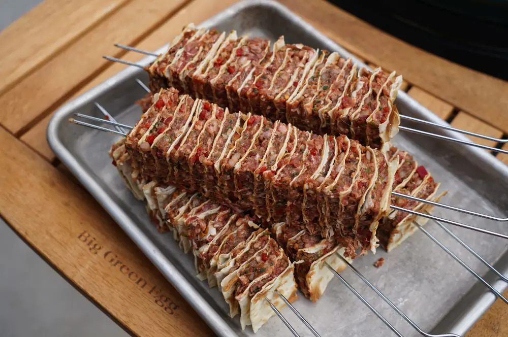 Lavash Kebap Spieße - Rezept für Hackfleisch-Wrap-Spieße 8 Die Lavash Kebap Spieße sind bereit für den Grill
