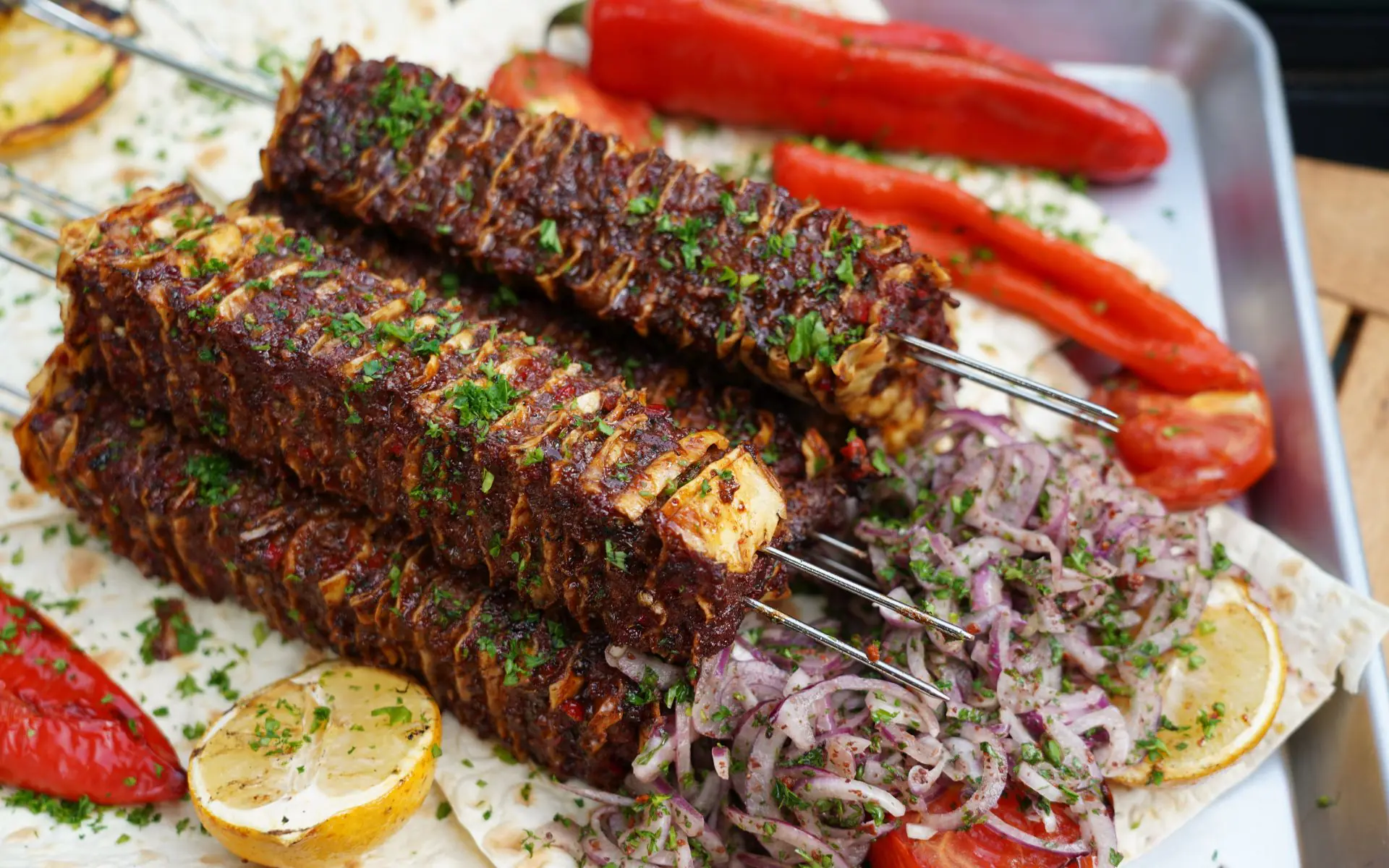 Lavash Kebap Spieße - Rezept für Hackfleisch-Wrap-Spieße