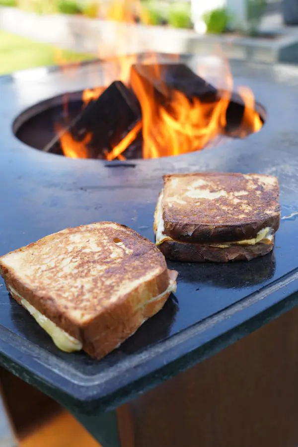 Monte Cristo Sandwich 7 Das Monte Cristo Sandwich ist fertig, wenn es goldbraun ist
